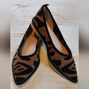 Louise et Cie Celeste Tiger Pointed Toe Ballet Flats Size 8.5